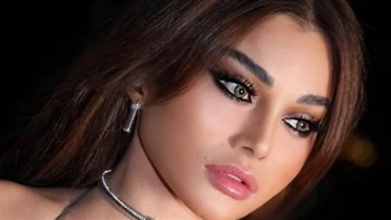 إطلالة ساحرة.. هيفاء وهبي تخطف الأنظار بتصميم طوني ورد في موسم الرياض